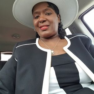 Meet your Posher, Crystal